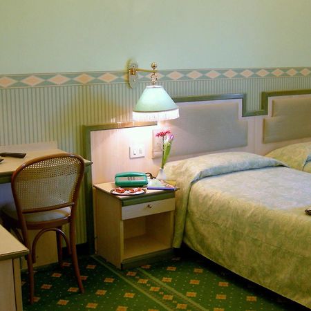 Buenos Aires Hotel Milan Bagian luar foto