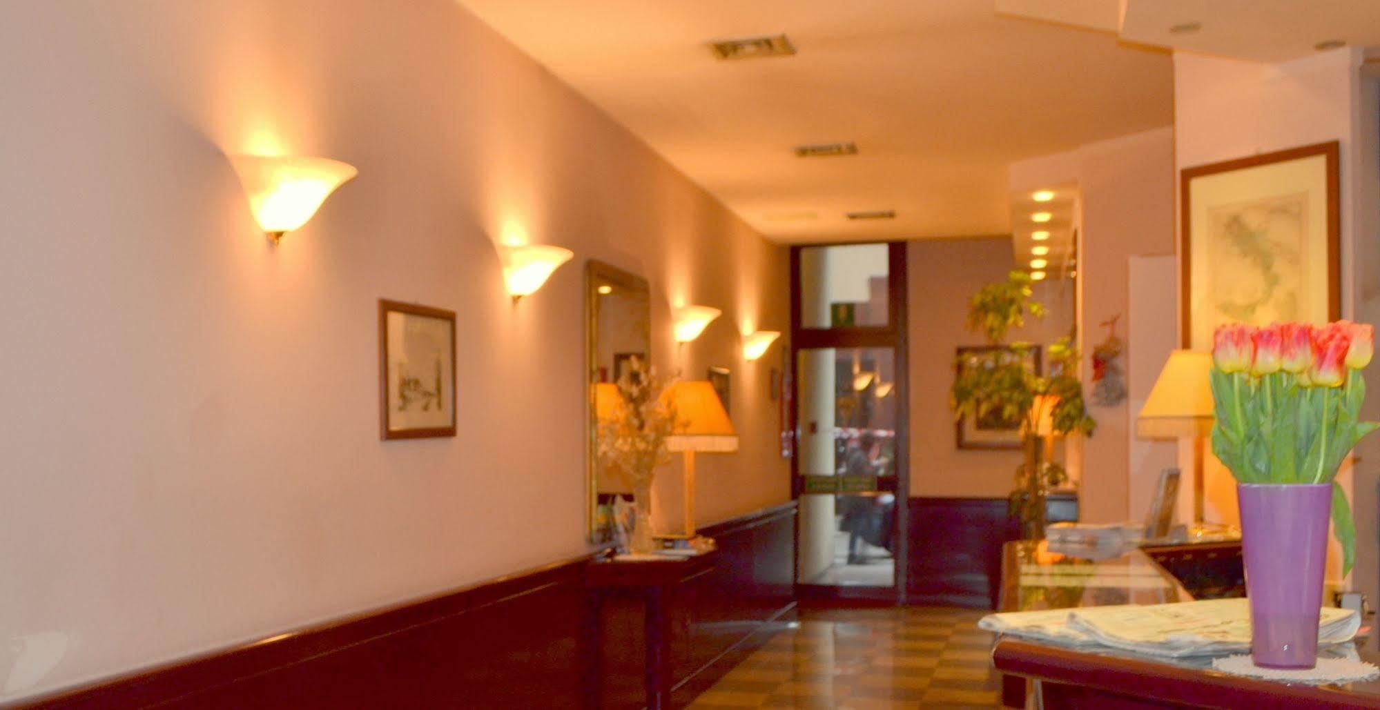 Buenos Aires Hotel Milan Bagian luar foto