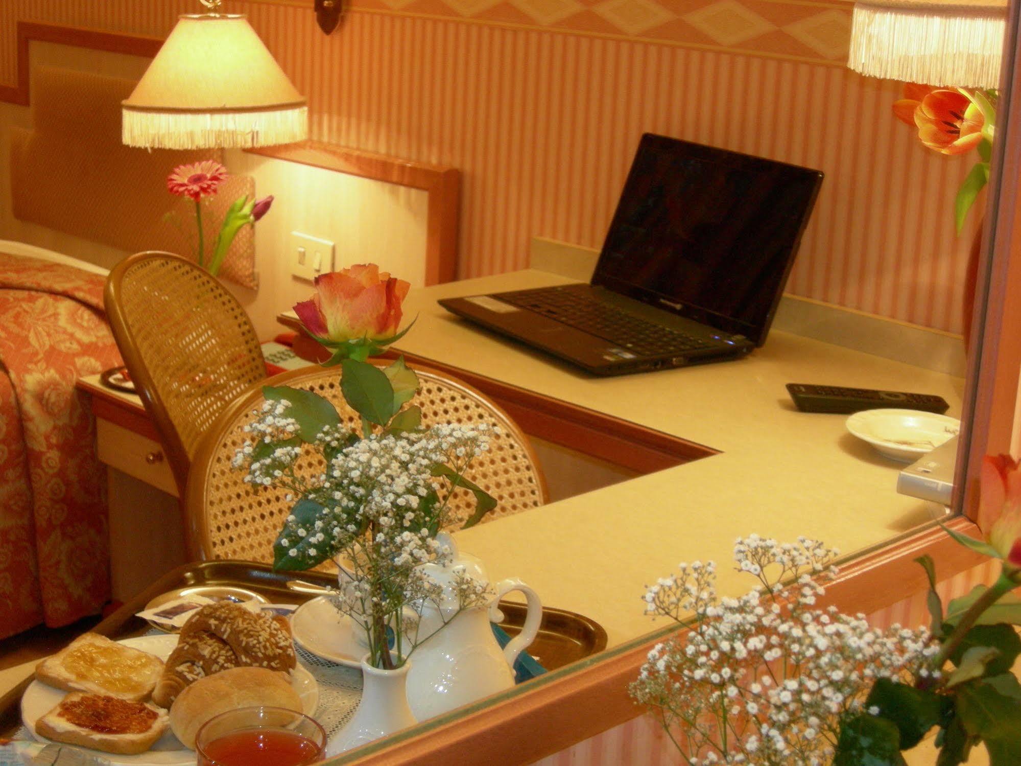 Buenos Aires Hotel Milan Bagian luar foto
