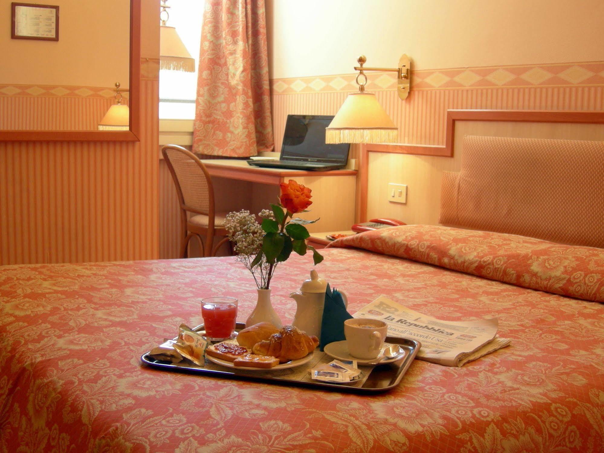 Buenos Aires Hotel Milan Bagian luar foto