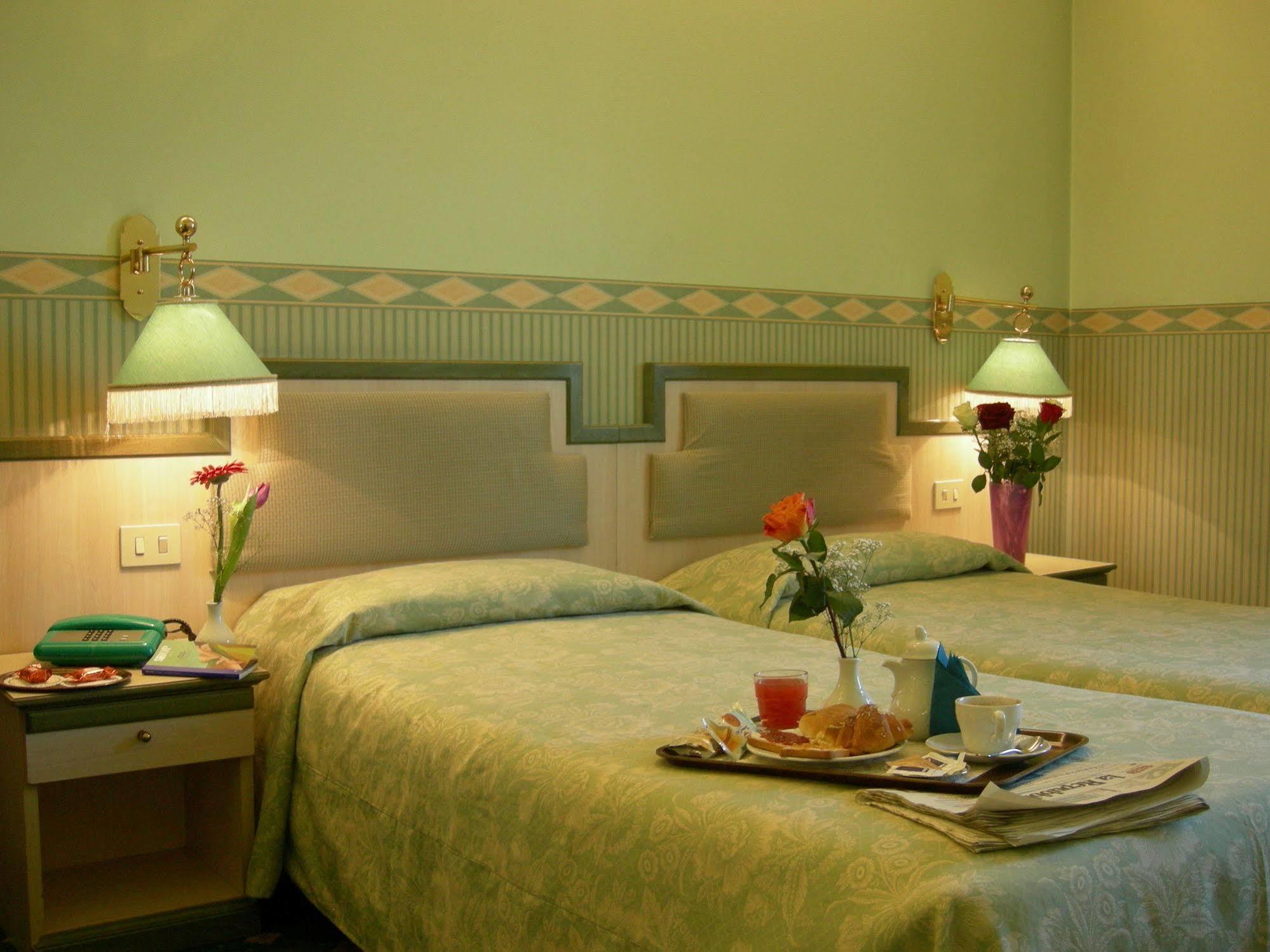 Buenos Aires Hotel Milan Bagian luar foto