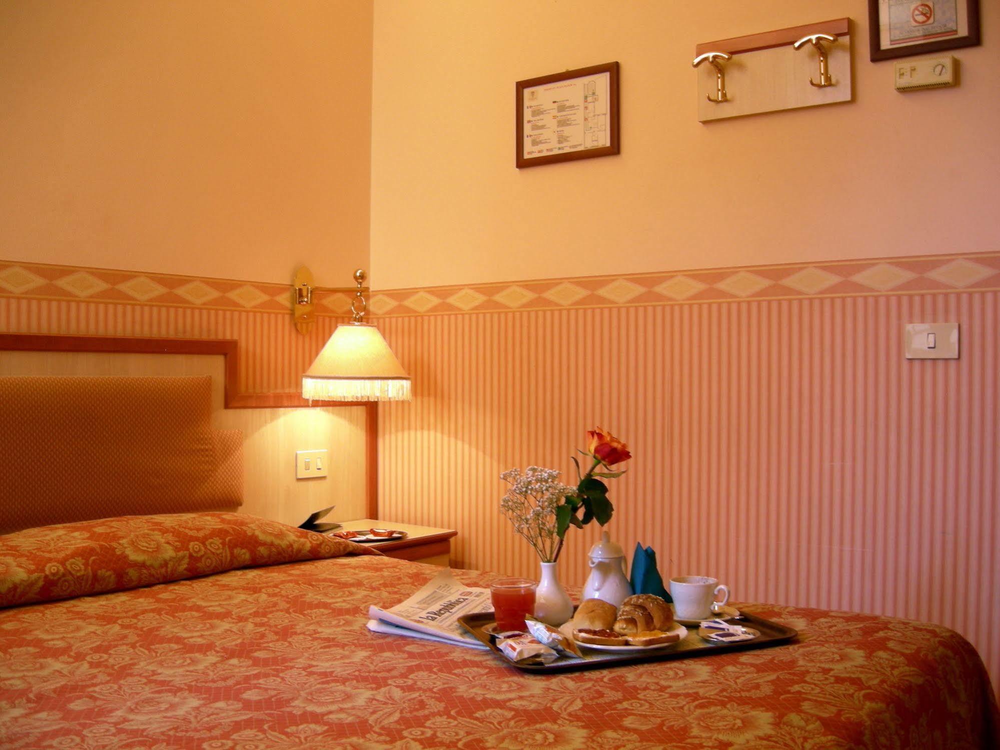 Buenos Aires Hotel Milan Bagian luar foto