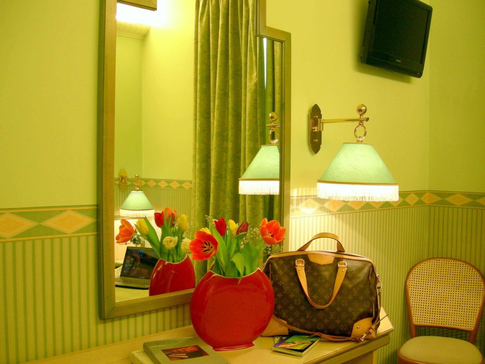 Buenos Aires Hotel Milan Bagian luar foto