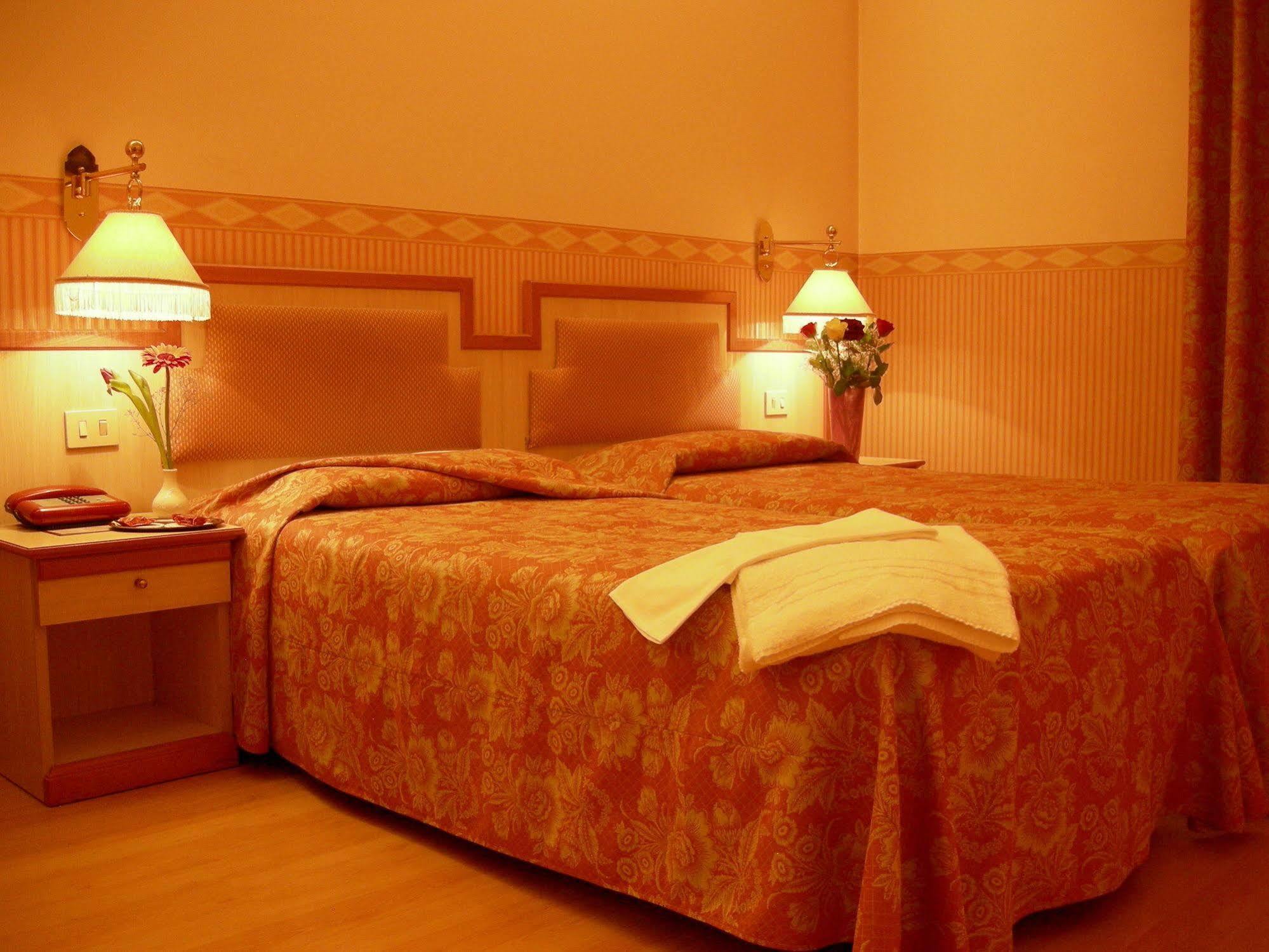 Buenos Aires Hotel Milan Bagian luar foto