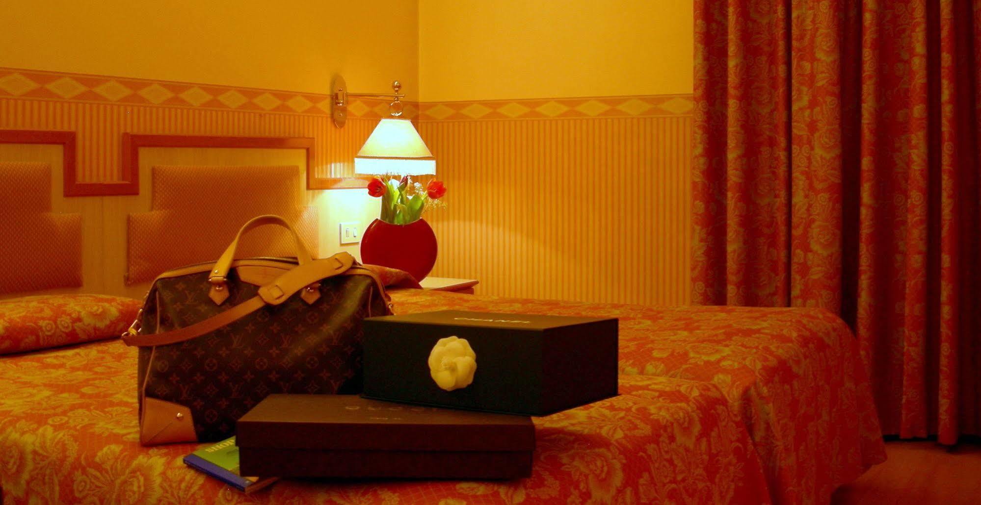 Buenos Aires Hotel Milan Bagian luar foto