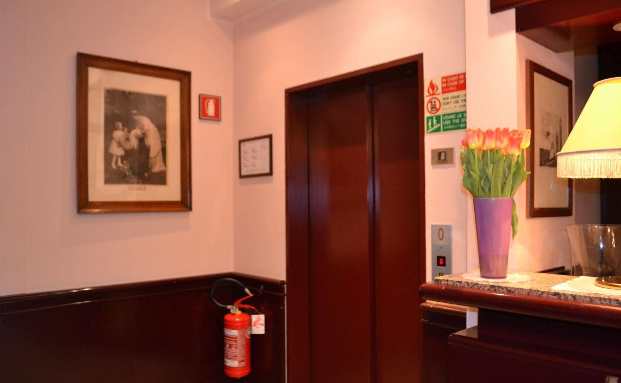 Buenos Aires Hotel Milan Bagian luar foto